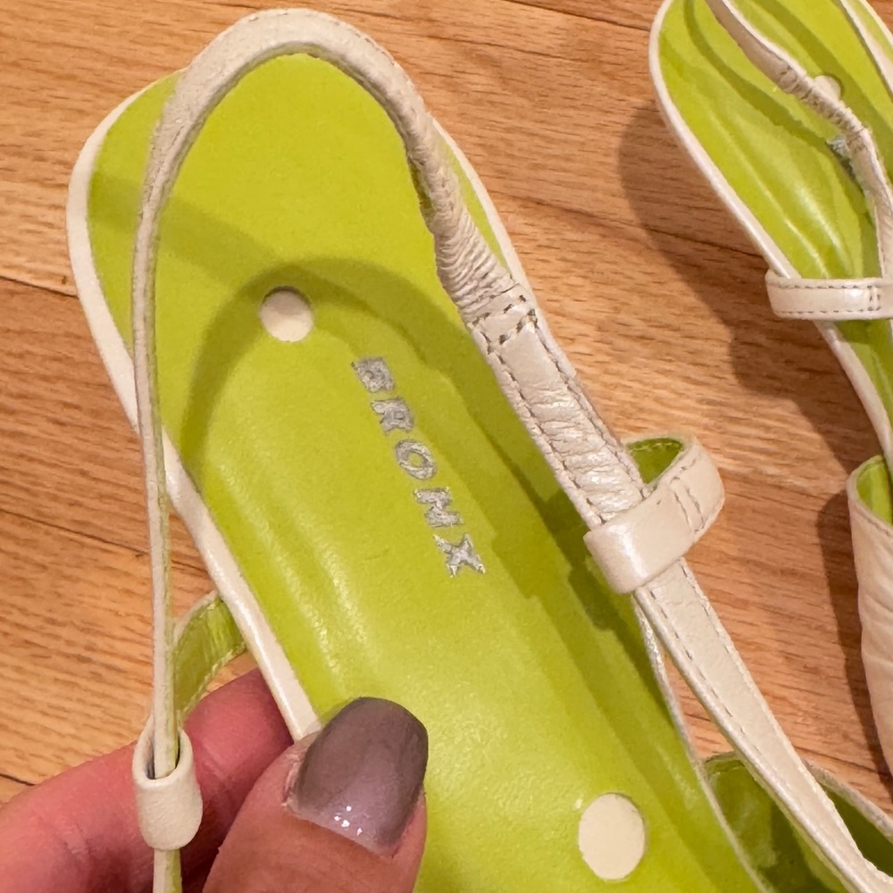 Bronx Women’s Slingback Pumps in White Size 8M - Picture 2 of 7